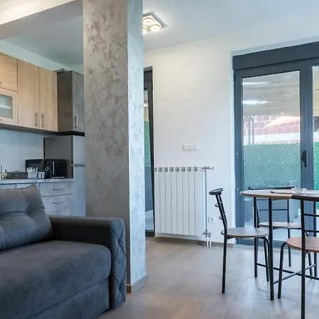 Putnik Apartment *