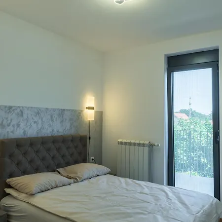 Putnik Apartment *